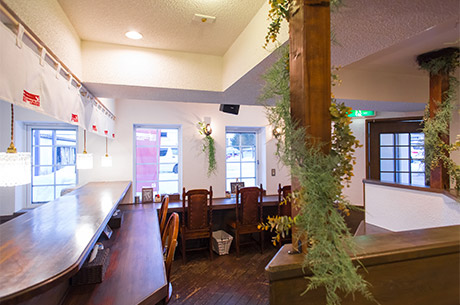 チキンクレスト白石店の内観写真